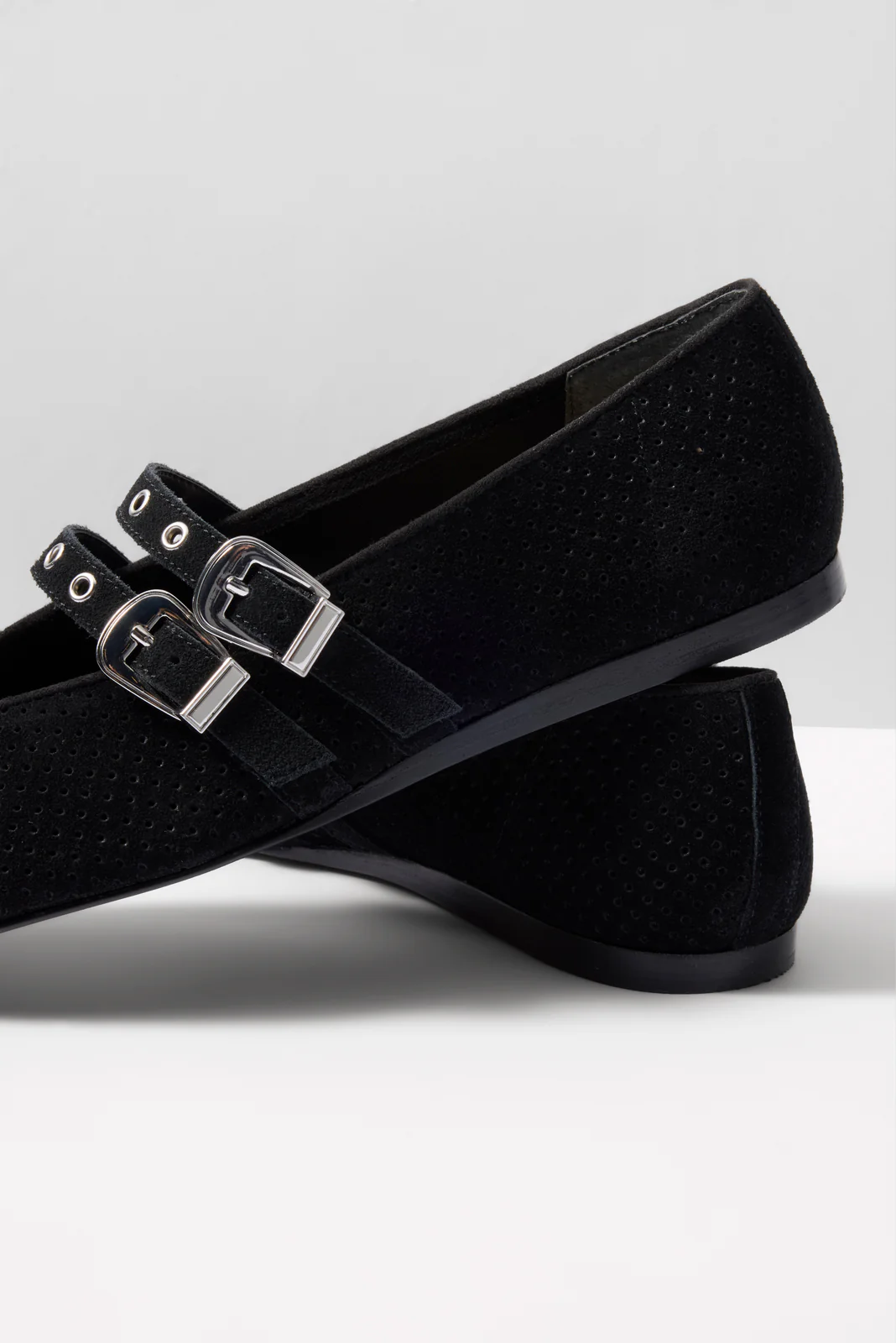 Baylee Grommet Flat - Image 3